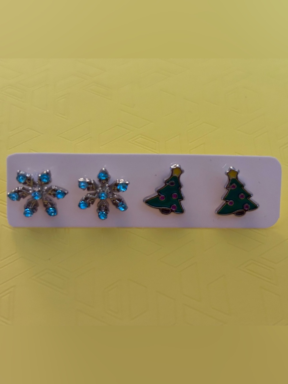 Kids Christmas Tree & Snowflake Stud Earrings - Green & Blue Hypoallergenic